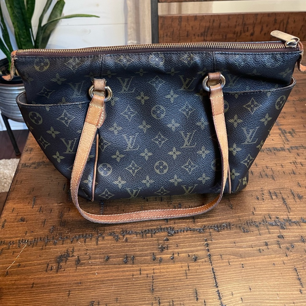 Authentic Louis Vuitton Totally PM bag